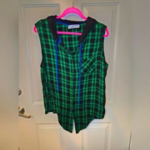 No Boundaries Sleeveless Button Down Green and Black Plaid Hooded Shirt